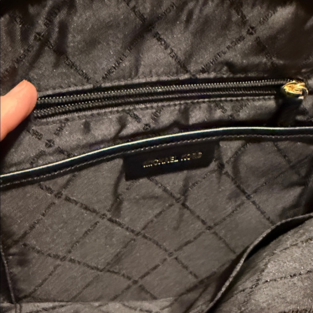 Michael Kors Black Pebbled Leather Backpack & Long leather wallet - Picture 4 of 8